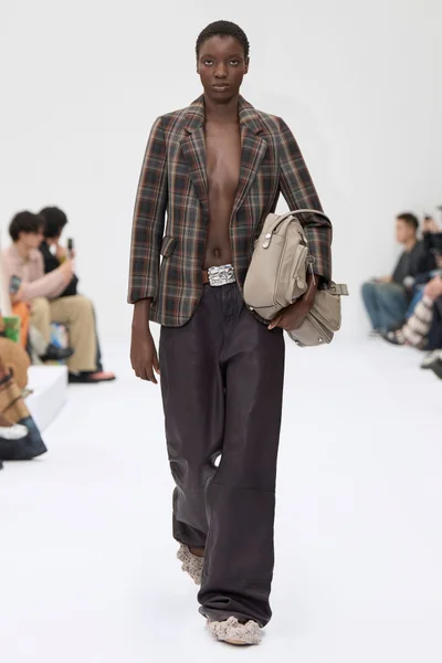 Look 25